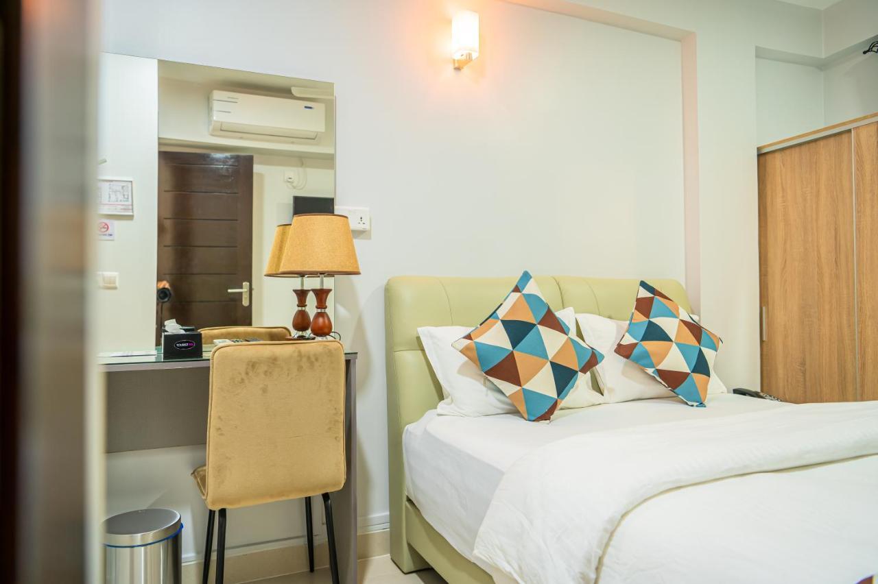 Tour Inn Мале Экстерьер фото